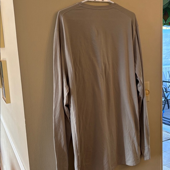 Men's Stylish Taupe Lululemon shirt - Picture 3 of 3